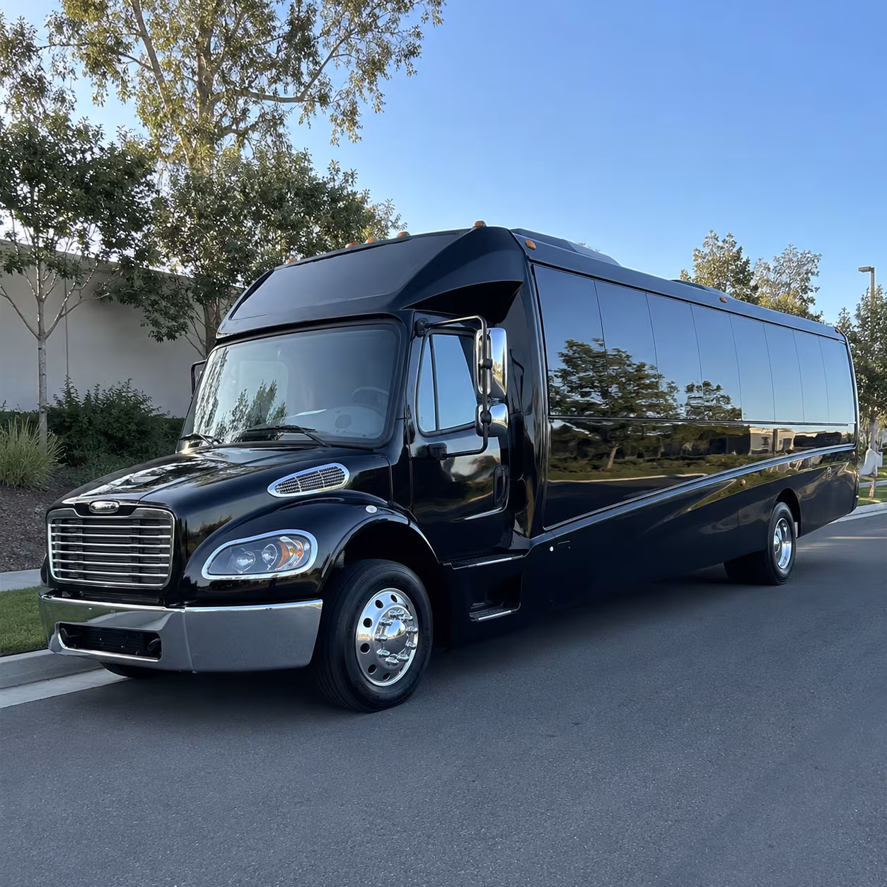 richardson 28 passenger minibus