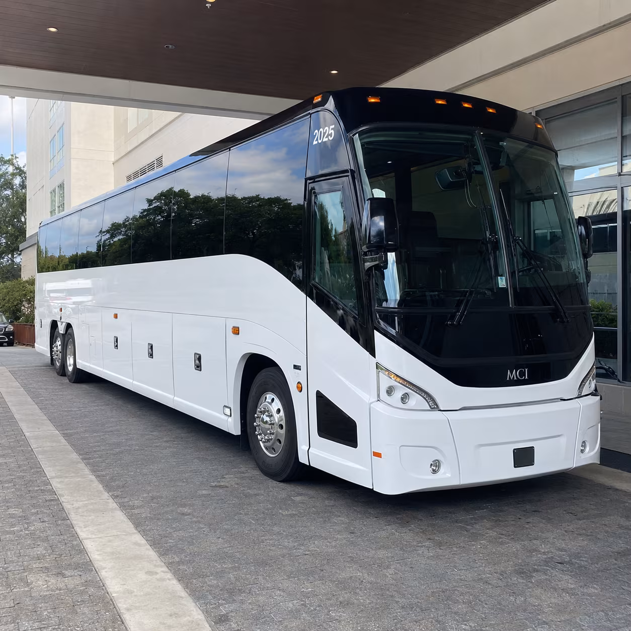 richardson 54 passenger charter bus